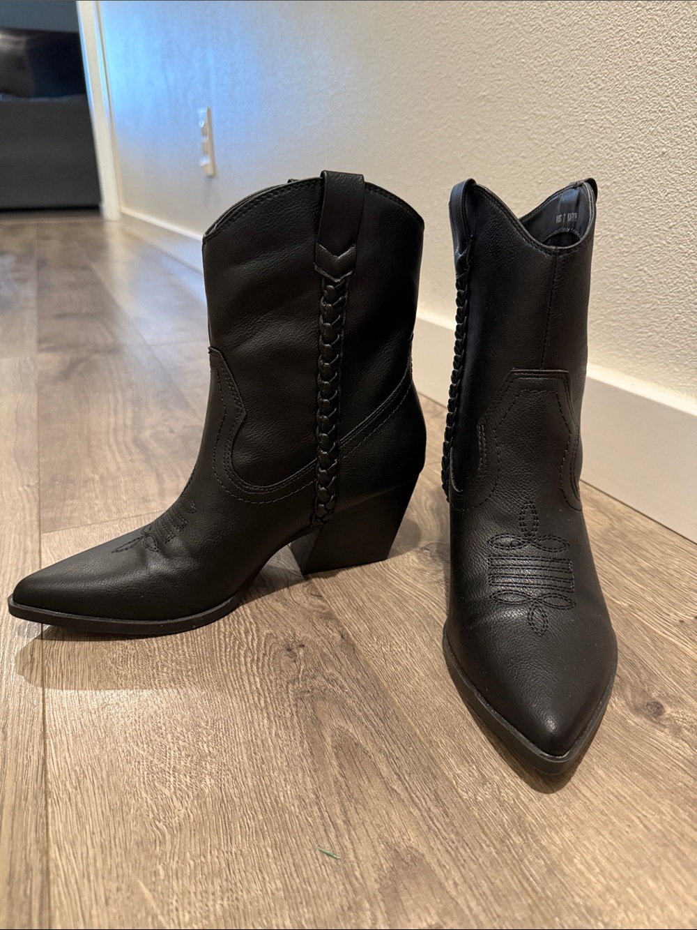 DV Dolce Vita Karyn Western Booties